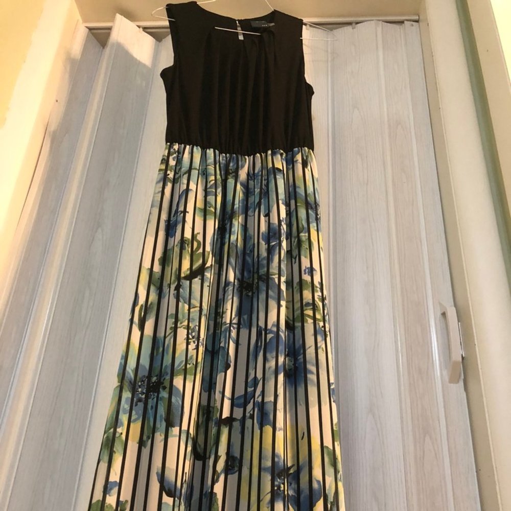 Gabby Skye Floral Printed Maxi Dress